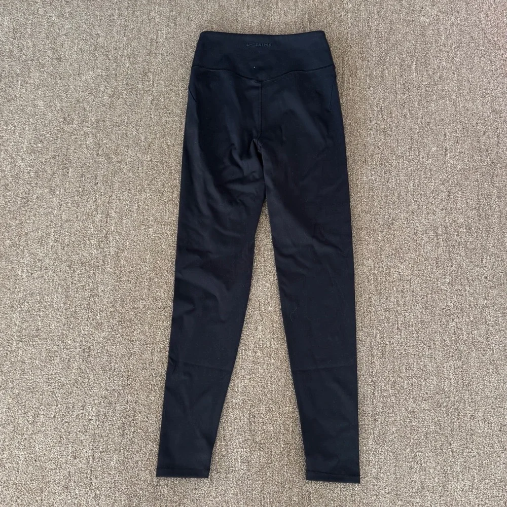 NWOT Nike x SKIMS Dri-FIT High Waisted Leggings‎ Black XS BO-LEG-7005W - Picture 2 of 6